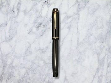 Parker - Victory Mk V Gloss Black GT - 14K Gold Nib -, Verzamelen, Nieuw