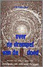 Over de drempel van de dood / New age 9789020248241, Boeken, Verzenden, Gelezen, J.B. Delacour