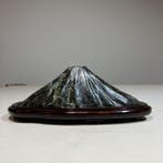 Japanse suiseki: Yojuro-steen in de vorm van Mt. Fuji met