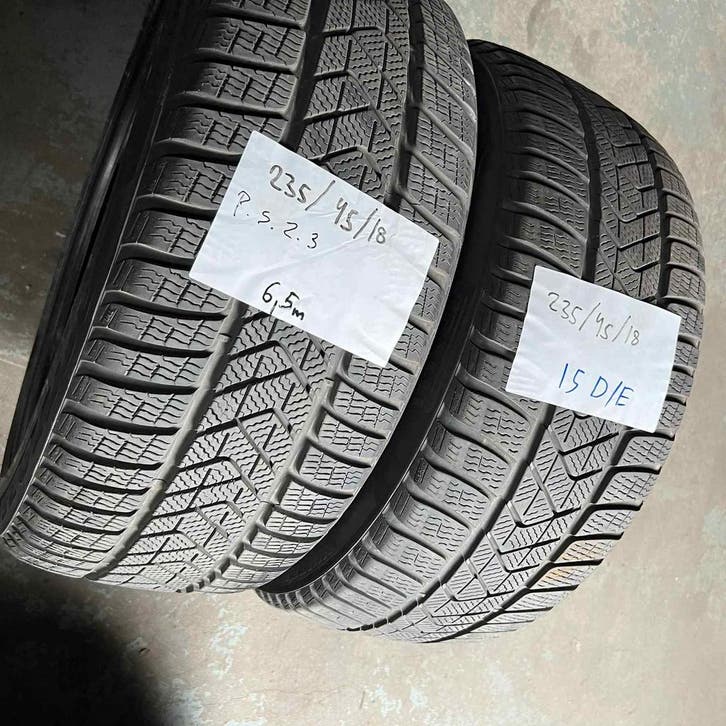 2 x Pirelli 235-45-18 Winterbanden 6,5mm, Auto-onderdelen, Banden en Velgen, 18 inch, Winterbanden, 235 mm, Personenwagen, Gebruikt