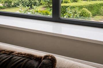 Witte vensterbank van natuursteen (kwartscomposiet) op maat, Hardsteen, Vensterbanken, Nieuw, Ophalen of Verzenden