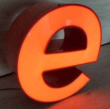 Lamp - Plexiglas, Metaal - Letter lamp e