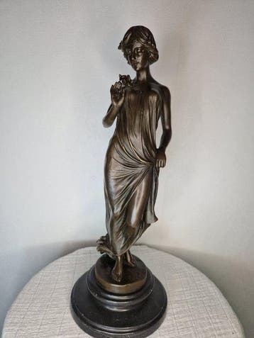 Pittaluga - Beeld, bronzen beeld vrouw met bloemen Pittaluga