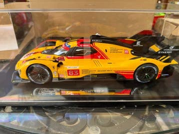 Bburago 1:18 - Model raceauto - Ferrari 499 P + Vitrine, Nieuw
