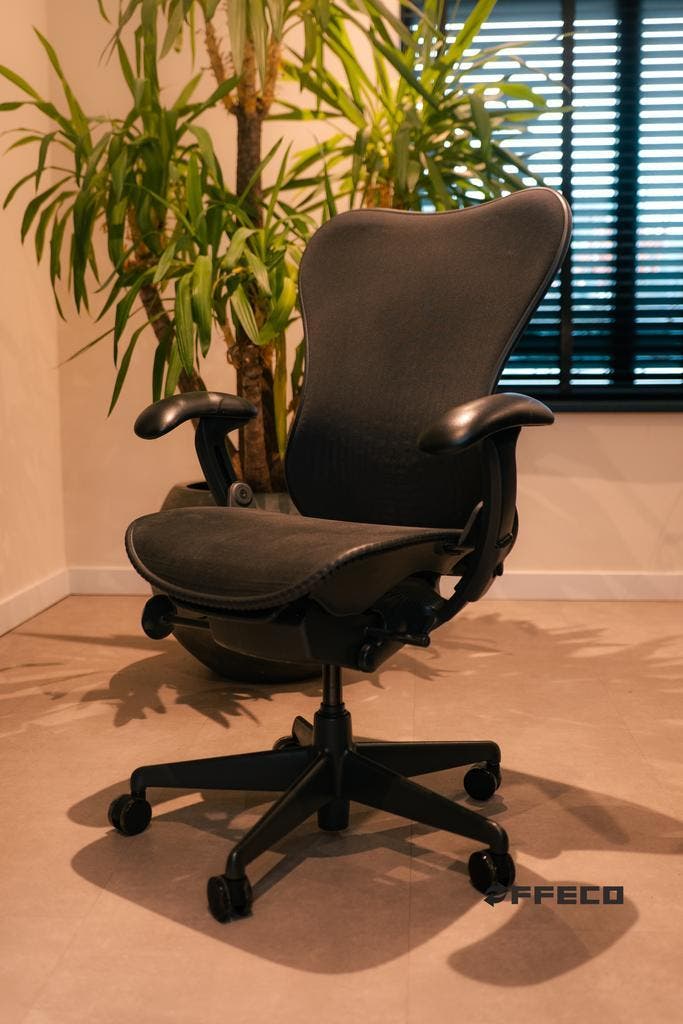 Herman Miller Mirra Graphite Butterfly - ZGAN - 5J Garantie, Huis en Inrichting, Bureaustoelen, Bureaustoel, Zwart, Zo goed als nieuw