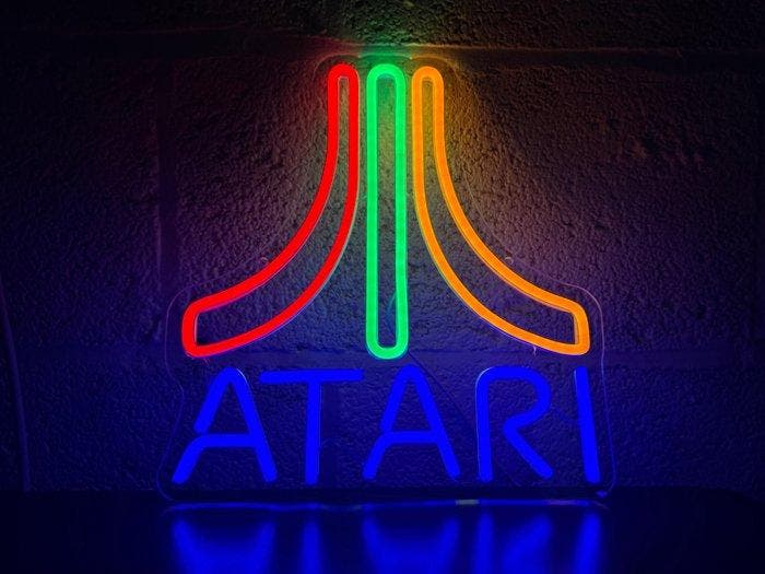 Atari - NO RESERVE Atari Vintage Gaming Logo Neon Lichtbox -, Spelcomputers en Games, Spelcomputers | Overige Accessoires