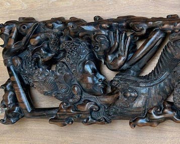 Indonesisch handgesneden houten wandpaneel – Wayang figuur –