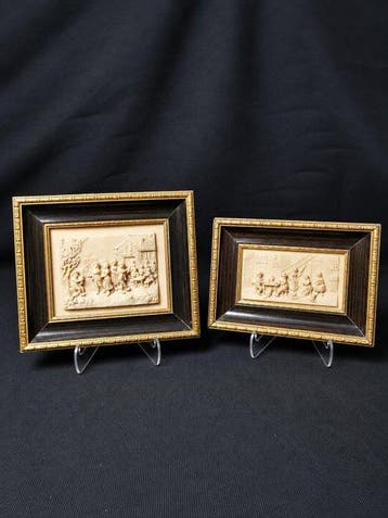 Bloksnijwerk/relief, C.F. Becker - Due dipinti in