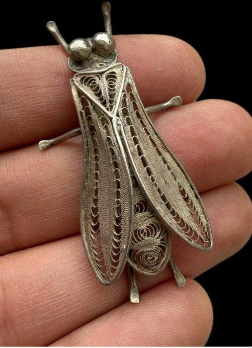 Nauwgezet en Art Nouveau sculptuur van een insect in, Antiek en Kunst, Curiosa en Brocante