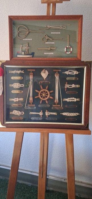 Maritieme objecten (2) - Verguld messing, Mahonie- Zeeknopen