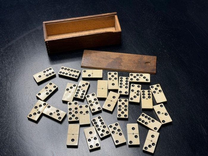 Antique Domino Set - Bordspel - Ebony (de zwarte onderkant), Antiek en Kunst, Antiek | Speelgoed