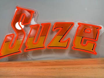 Suze - Neonlichtbord - plexiglas, Antiek en Kunst, Antiek | Wandborden en Tegels