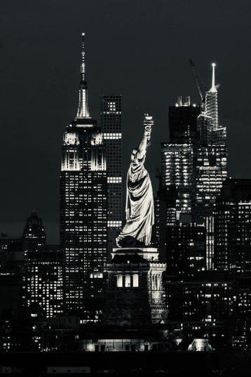 Viktoria Farkas - A Date Night with the Lights of New York -