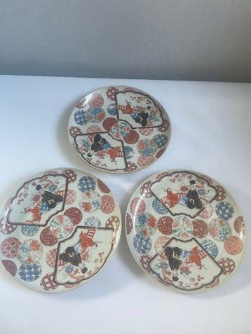 Drietal Arita-porseleinen borden - Imari-stijl Akae -