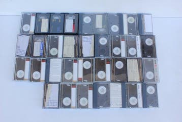 divers 34 VHS-C cassette années 2000 voyages dune famille