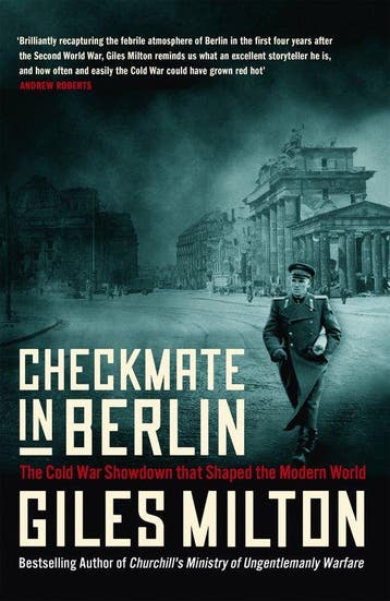 Checkmate in Berlin - Giles Milton 9781529393163, Verzenden, Gelezen, Giles Milton