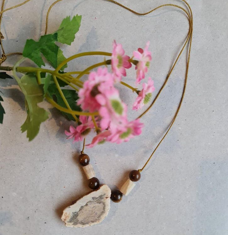 Handgemaakte ketting Versteend hout - edelsteen collier -, Sieraden, Tassen en Uiterlijk, Armbanden