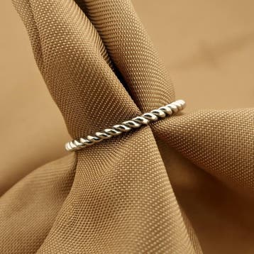 Witgouden gedraaide aanschuifring, Sieraden, Tassen en Uiterlijk, Ringen, Gebruikt, Ophalen of Verzenden, 17 tot 18, Dame
