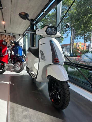 Vespa Sprint S 50 (bj 2026), Maximaal 45 km/u, Vespa S, Ophalen of Verzenden, Zo goed als nieuw