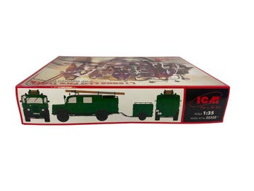 L1500S LLG Fire Truck with German Firemen, Hobby en Vrije tijd, Modelbouw | Auto's en Voertuigen, Verzenden, Nieuw