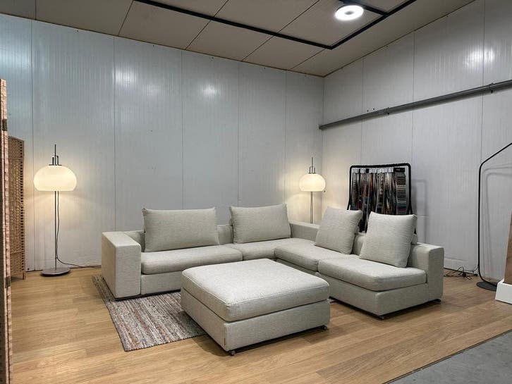 Flexform Groundpiece Hoekbank + Hocker – NP €30.000, Huis en Inrichting, Banken | Bankstellen, 250 tot 300 cm, 150 cm of meer