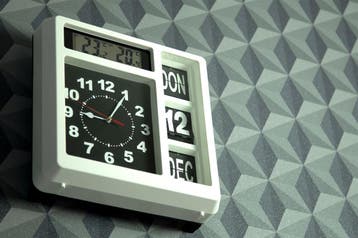 Grote analoge wandklok met temperatuurweergave, wit, Huis en Inrichting, Ophalen of Verzenden, Nieuw