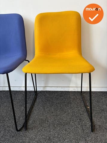 Set van Lensvelt vergaderstoel - geel en blauw gestoffeerd -, Vergader- of Presentatieruimte, Ophalen of Verzenden, Gebruikt, Stoel