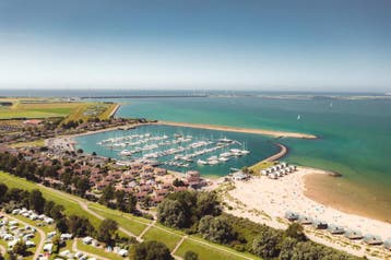 Beach Resort Kamperland: Vakantie aan het Nederlandse strand, Zeeland, Recreatiepark, Zwembad, Chalet, Bungalow of Caravan