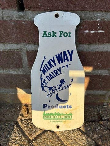 Vintage “Milky Way Dairy Products” reclamebord – melkfles