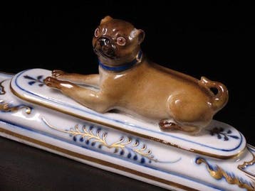 Porselein - Zeldzaam antiek Meissen Mops-beeldje van