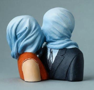 Parastone x René Magritte Foundation - The Lovers Figurine