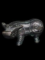 Oud-Chinees - Bœuf en bronze met geometrische motieven -