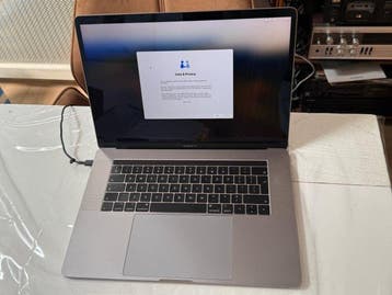Apple MacBook Pro 15.4-inch Intel Core i7 - Laptop (1), Nieuw