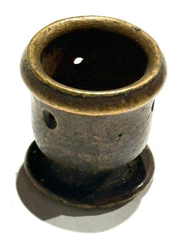 Mysterieuze zware bronzen pot, gebruik onbekend,