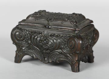 Gepatineerd bronzen of messing juwelenkistje met rijk