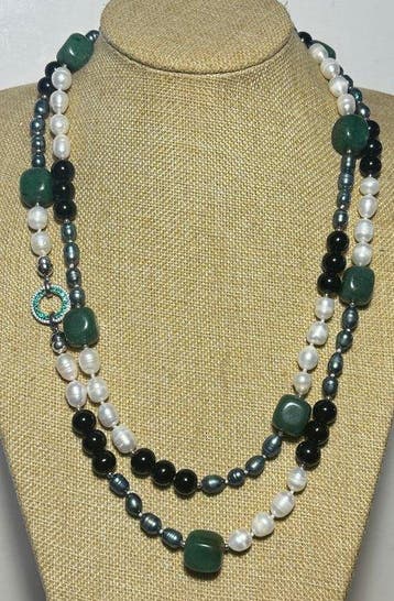 Zoetwaterparels, groene jade (Getest) en zwarte onyx. Hoge