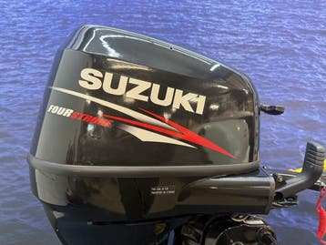 “ Suzuki 25pk | Buitenboordmotor | Nieuwstaat | Kortstaart “, Watersport en Boten, 10 tot 30 pk, Viertaktmotor, Ophalen of Verzenden