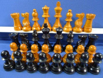 Magnifique jeu déchecs en buis pondéré plombé et feutre