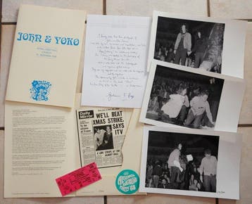 John Lennon & Yoko, London 1968, Photo folder, 3 Photographs, Nieuw in verpakking
