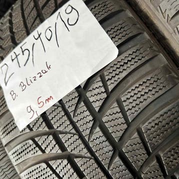 2 x Bridgestone Blizzak 245-40-19 Winterbanden 9,5mm, 19 inch, Band(en), Personenwagen, Gebruikt