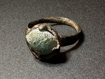 Viking periode Brons Symbolische ring met een prachtige