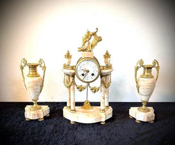 Klok en garnituur set (3) - Marmer met Bronzen elementen -