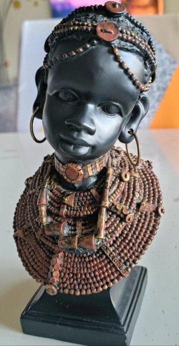 Dit decoratieve borstbeeld stelt een Afrikaanse vrouw voor,, Antiek en Kunst