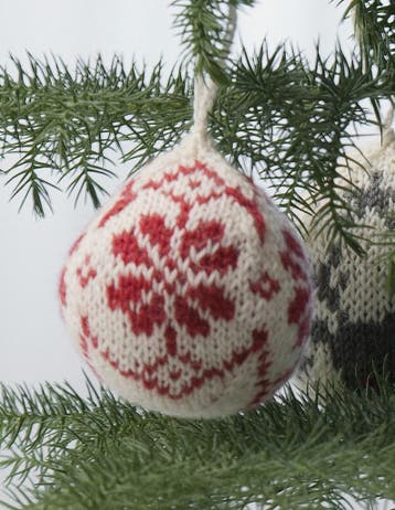 Breipatroon Scandinavische Kerstballen in Novita Viola - N, Ophalen of Verzenden, Nieuw