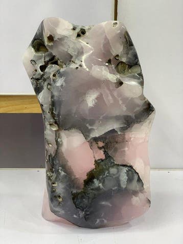 Rookroze calciet fluorescerend Vrije vorm - Hoogte: 300 mm -