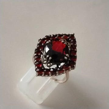 Zonder minimumprijs - Ring Granaatring Vintage/ Bohemen/, Nieuw