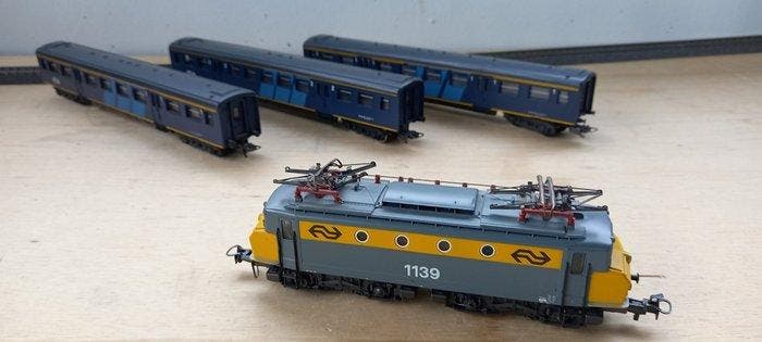 Märklin, Lima H0 - Treinset (4) - 1100 serie met drie, Hobby en Vrije tijd, Modeltreinen | H0