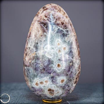 Elegante Chevron-Amethyst-ei – harmonische paarse-witte