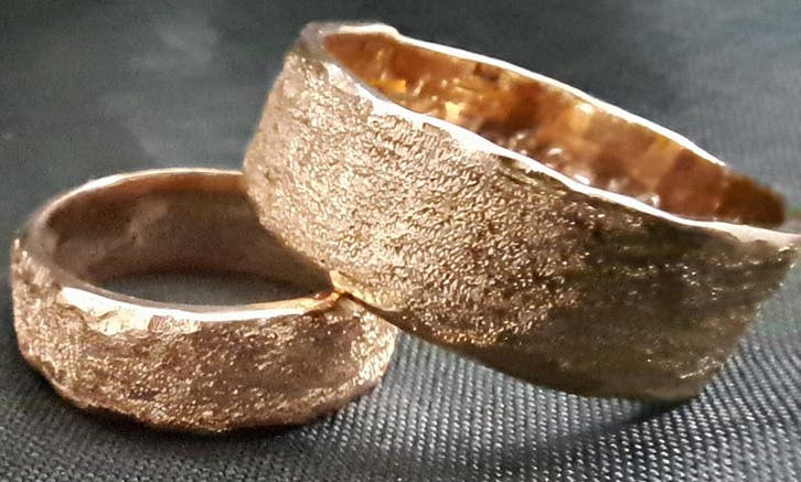 Gouden Trouwringen Goudsmid Antoinette organische Trouw ring, Diensten en Vakmensen, Edelsmeden en Sieradenmakers, Gravure, Ontwerp