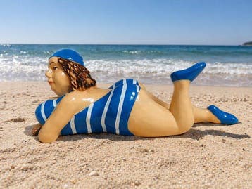 Beeld, statue 75 cm length of lying lady in bathing suit -
